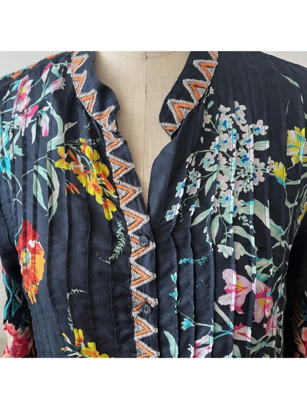 JOHNNY WAS Silk  Embroidered Navy Boho Dress/Tunic Size Small - Picture 4 of 9